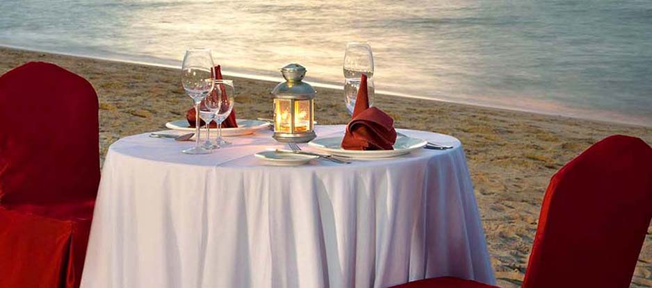 Romantic-Dinner-Set-Up