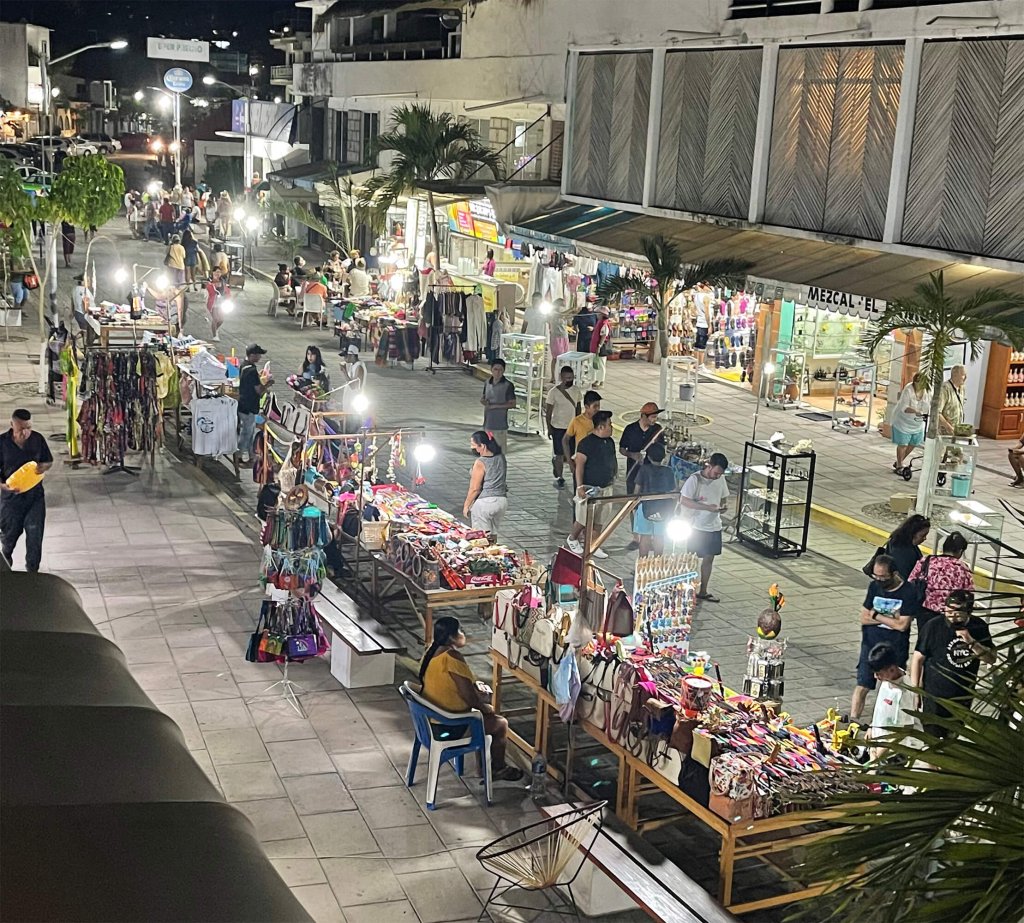 puerto escondido night market