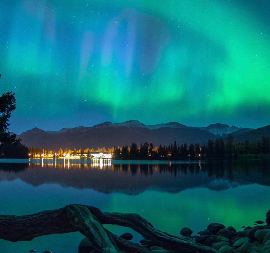 aurora borealis from bed fairmont lodge