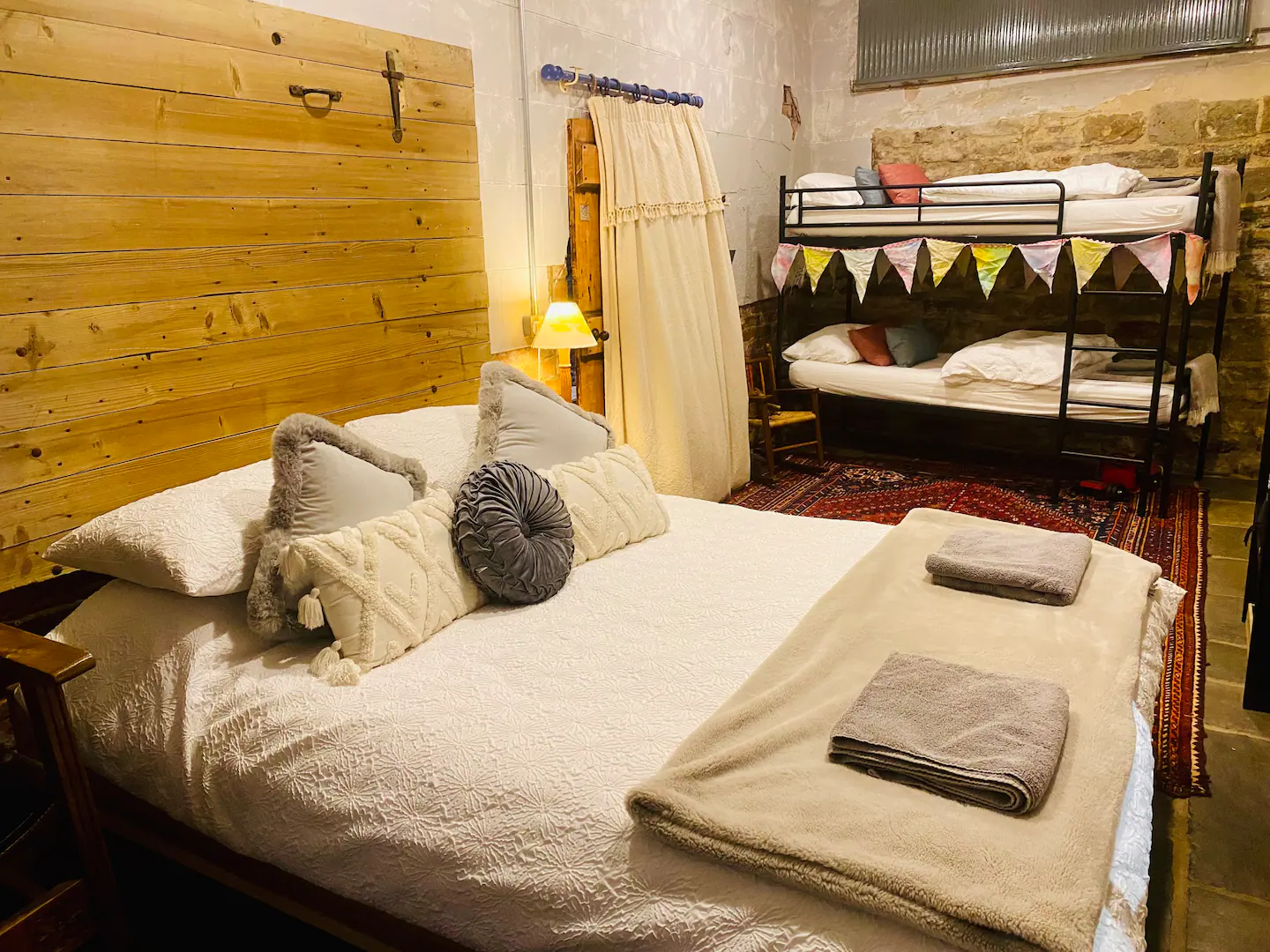 sleep with horse airbnb bedroom