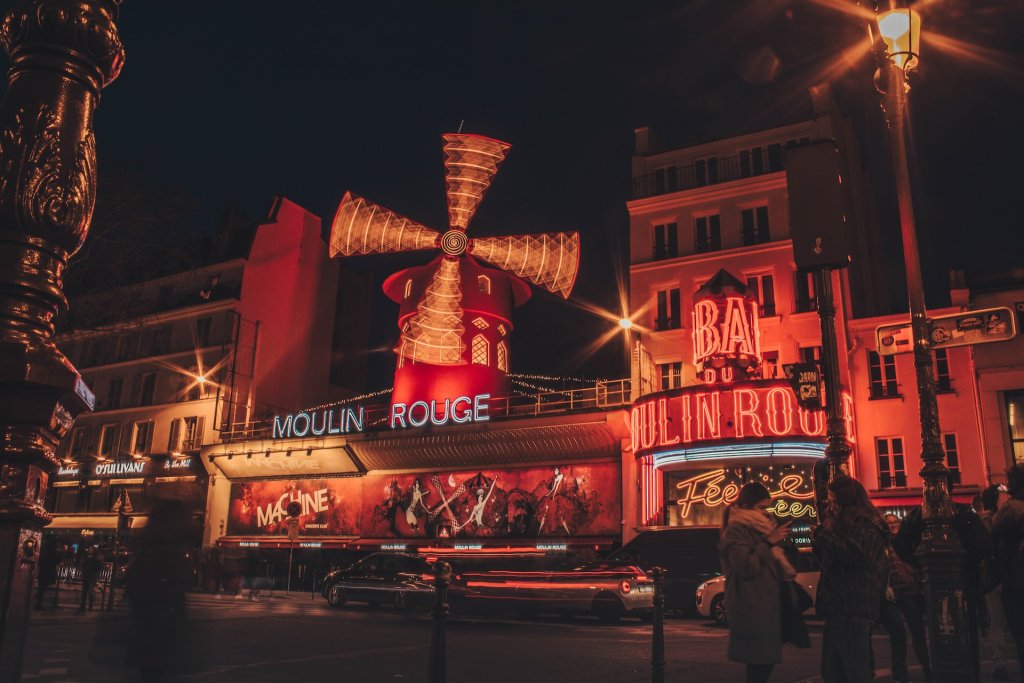 things to do paris winter moulin rouge