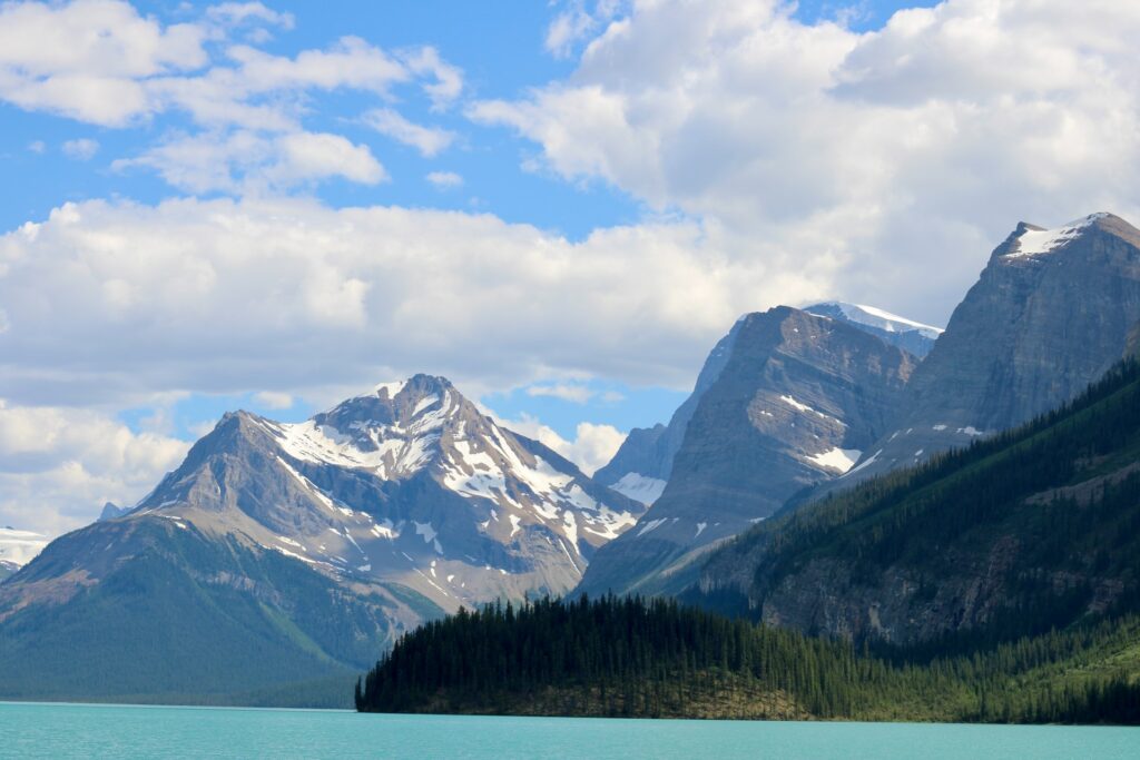 Most stunning lakes in Canada