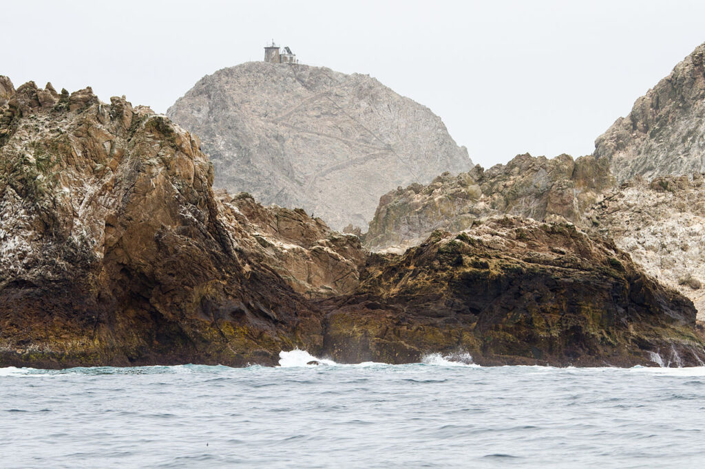 1280px Remains of Farallon Islands Light in 2014